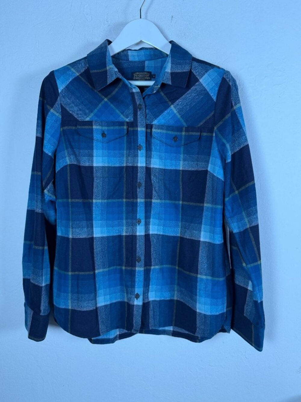 Pendleton Women's Blue Plaid 100% Virgin Wool Flannel Board Shirt Large Pockets